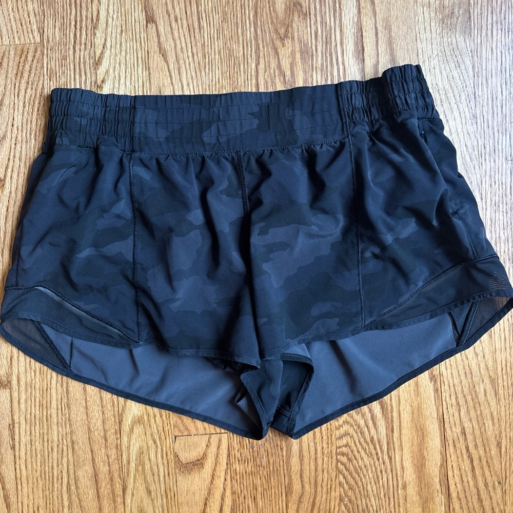 Lululemon Hotty Hot Black Camo High-Rise Lined Shorts Size 12 2.5” Inseam